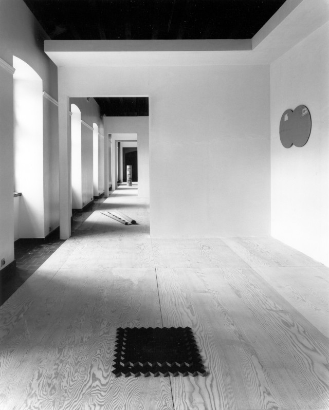 0005 001 1300 heyv exhib view 1986 INITIATIEF