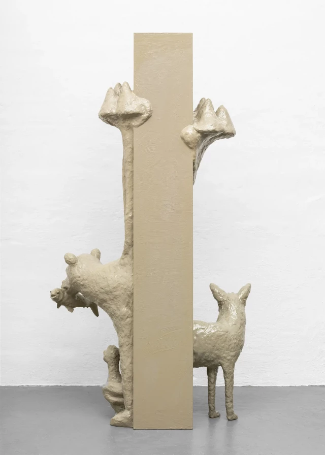 Nuri Koerfer - Regal (Bär mit Fisch) - Lodovico Corsini Gallery