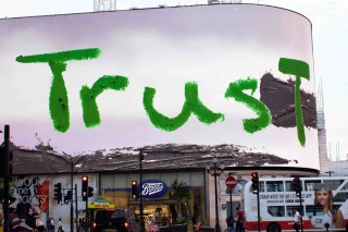 Video artists occupy public screens in london zeitgeist copie