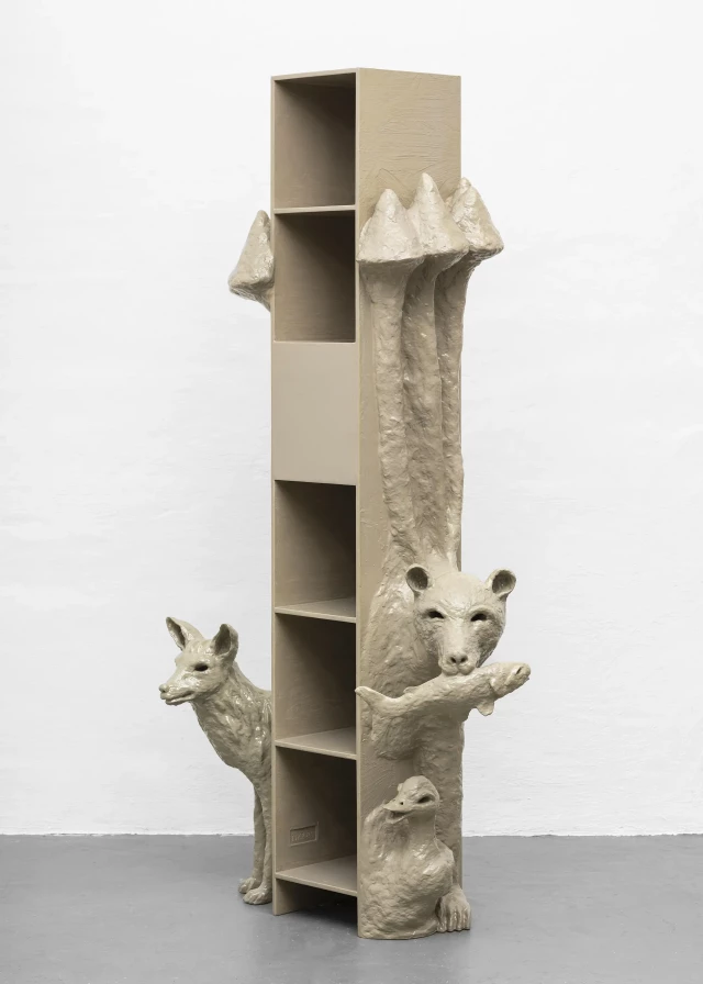 Nuri Koerfer - Regal (Bär mit Fisch) - Lodovico Corsini Gallery